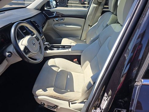 Used 2019 Volvo XC90 T6 Momentum w/ Protection Package Premier AWD/4WD image 5