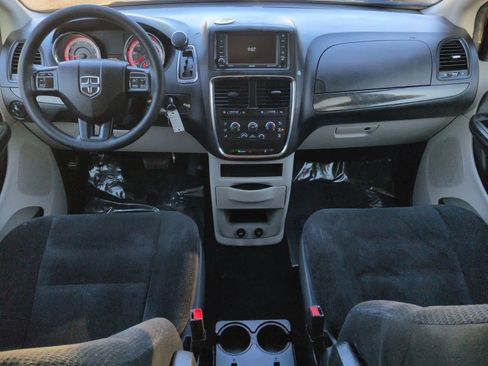 Used 2019 Dodge Grand Caravan SE w/ UConnect Hands-Free Group image 16