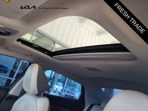 Used 2025 Hyundai Elantra Limited FWD image 11