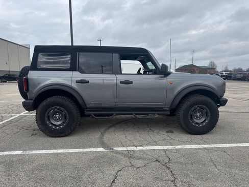 Used 2024 Ford Bronco Badlands image 7