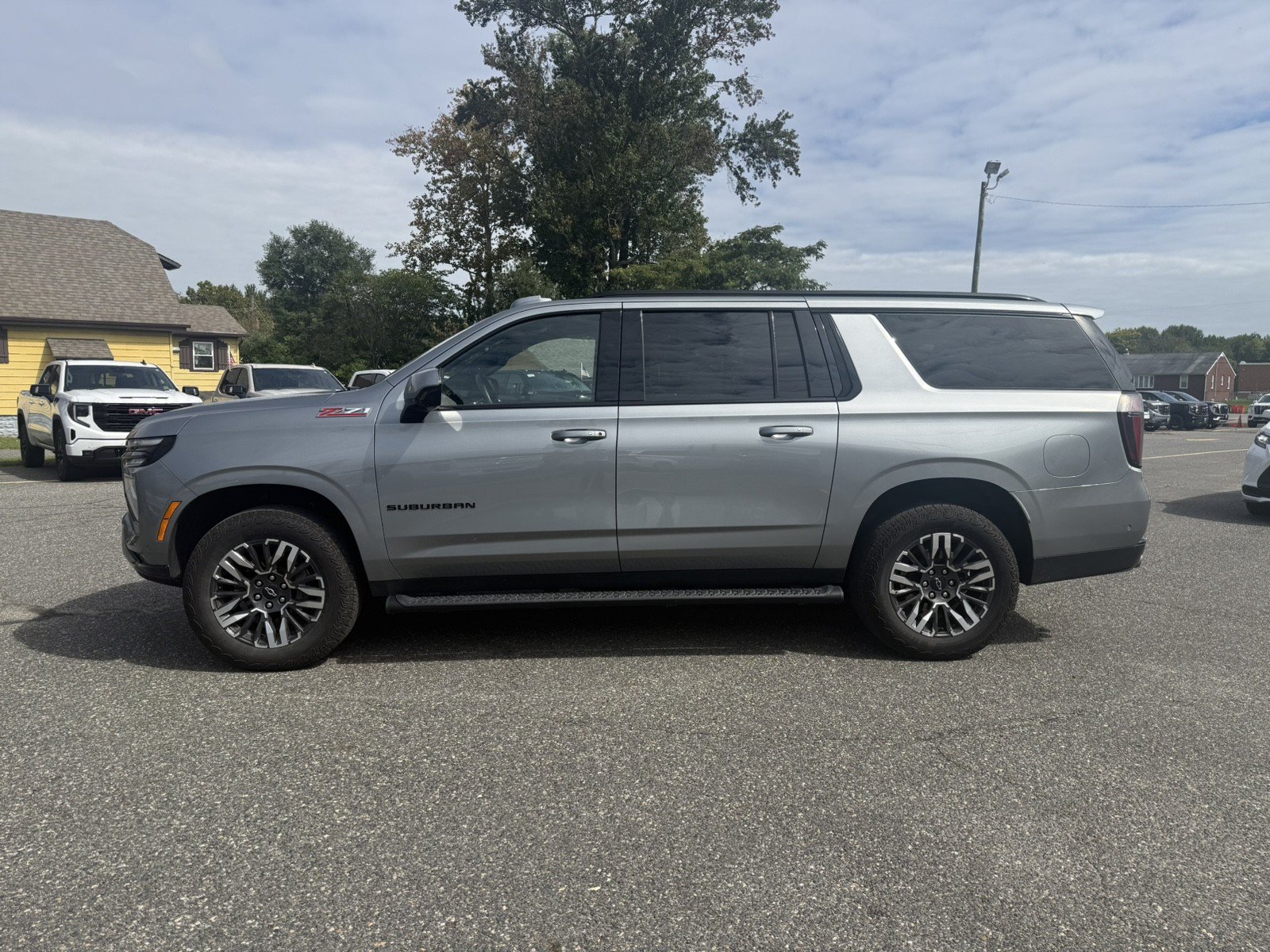 Used 2025 Chevrolet Suburban Z71 AWD/4WD image 6