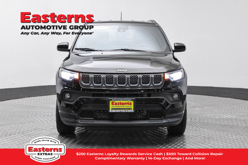 Used 2023 Jeep Compass Latitude AWD/4WD image 3