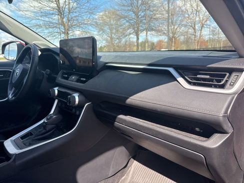 Used 2023 Toyota RAV4 XLE Premium image 8