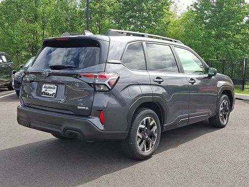 Certified 2025 Subaru Forester Premium AWD/4WD image 7