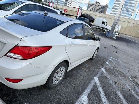 Used 2016 Hyundai Accent SE FWD image 3