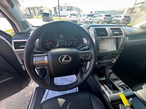 Used 2014 Lexus GX 460 image 17