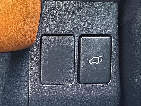 Used 2016 Toyota RAV4 SE w/ Advanced Technology Package image 20