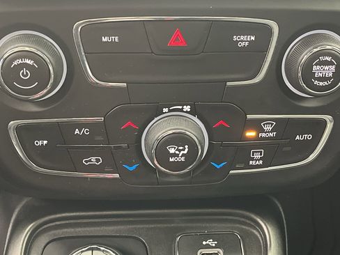 Used 2018 Jeep Compass Trailhawk image 19