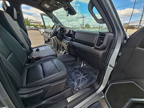 Used 2024 Chevrolet Silverado 2500 LT w/ Convenience Package image 46