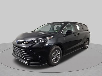 Used 2024 Toyota Sienna LE