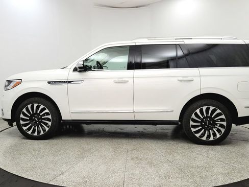 Used 2024 Lincoln Navigator Black Label AWD/4WD image 2
