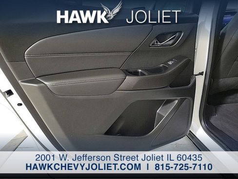 Used 2023 Chevrolet Traverse LT FWD image 23