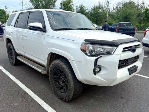 Used 2021 Toyota 4Runner SR5 Premium w/ Moonroof Package AWD/4WD image 9