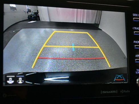 Used 2022 Toyota Venza XLE image 62