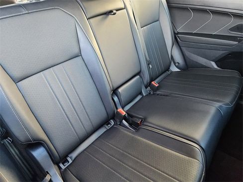 Used 2022 Volkswagen Tiguan SE R-Line image 26