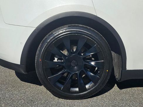 Used 2022 Tesla Model Y Long Range AWD/4WD image 16