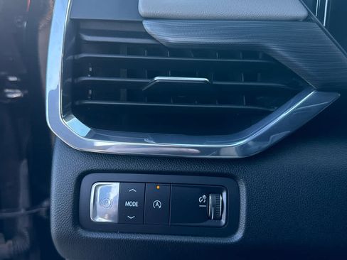 Used 2024 GMC Acadia Elevation image 14