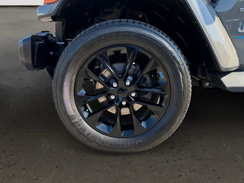 Used 2023 Jeep Wrangler Unlimited Sahara w/ Cold Weather Group AWD/4WD image 10