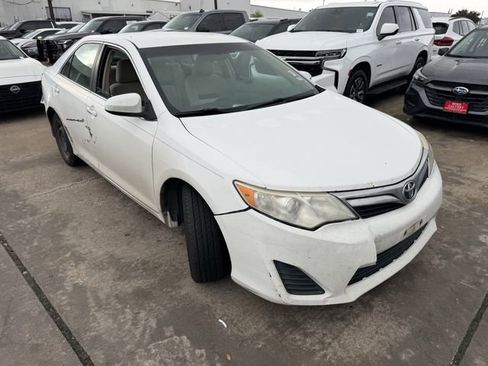Used 2012 Toyota Camry LE FWD image 3