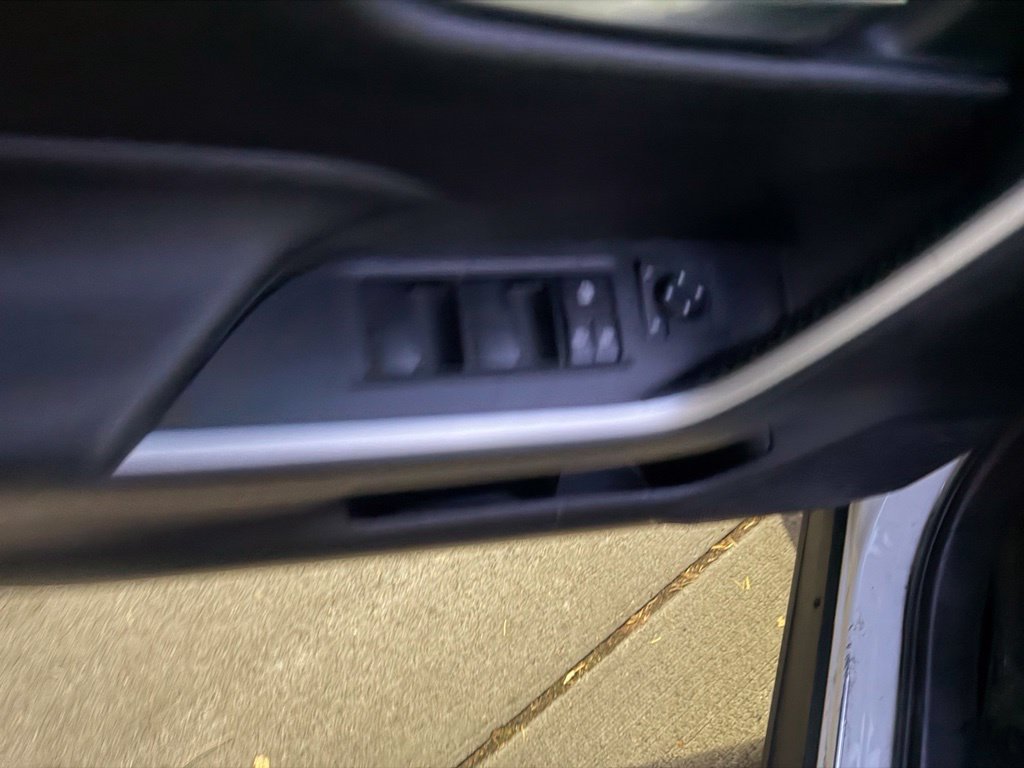 Used 2020 Toyota RAV4 XLE w/ XLE Grade Weather Package AWD/4WD image 10