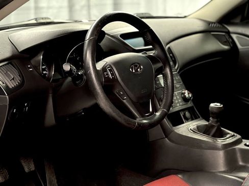 Used 2011 Hyundai Genesis 3.8 image 16