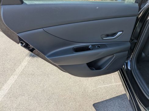 Used 2024 Hyundai Elantra Limited image 28