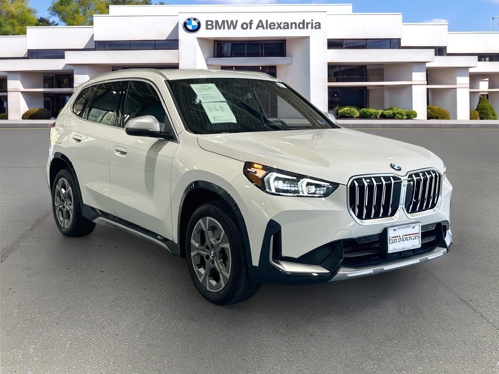 Used 2024 BMW X1 xDrive28i AWD/4WD image 3