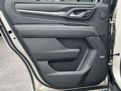 Used 2021 GMC Yukon Denali w/ Denali Premium Package image 18