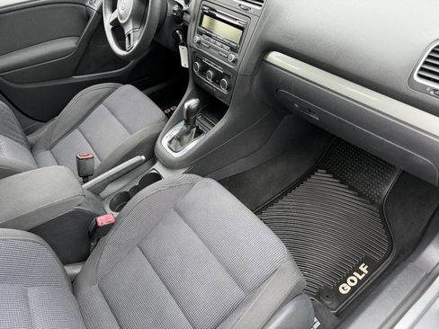 Used 2014 Volkswagen Golf 4-Door FWD image 25