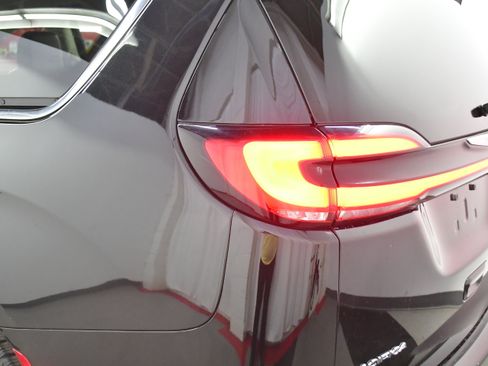 Used 2024 Chrysler Pacifica Touring-L FWD image 33
