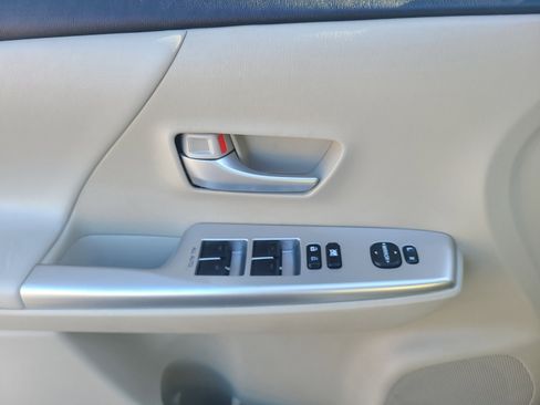 Used 2014 Toyota Prius V Three image 10