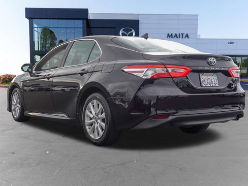 Used 2019 Toyota Camry LE FWD image 5