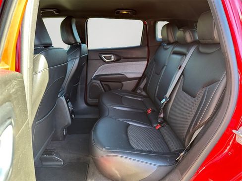 Used 2024 Jeep Compass Latitude image 15