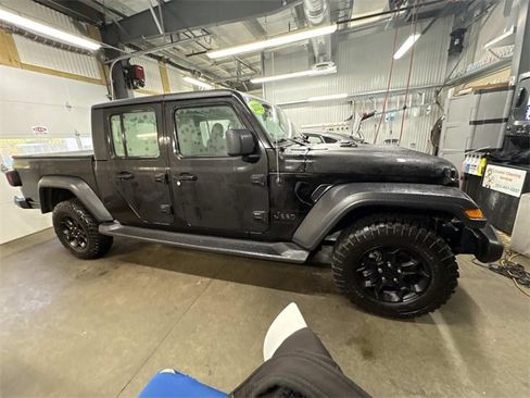 Used 2023 Jeep Gladiator Sport w/ Off Road Group image 5