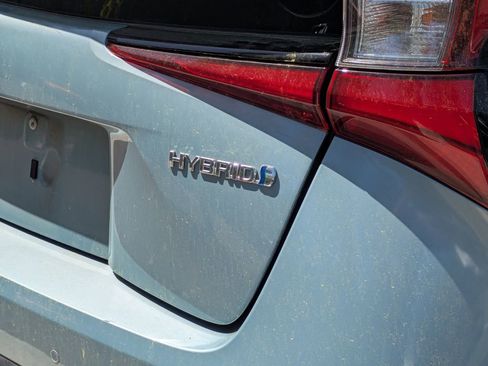 Used 2021 Toyota Prius LE image 8