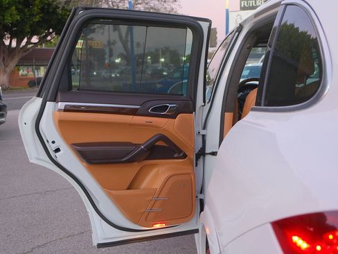 Used 2014 Porsche Cayenne GTS image 33