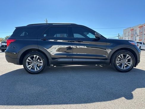 Used 2021 Ford Explorer XLT w/ Equipment Group 202A image 4