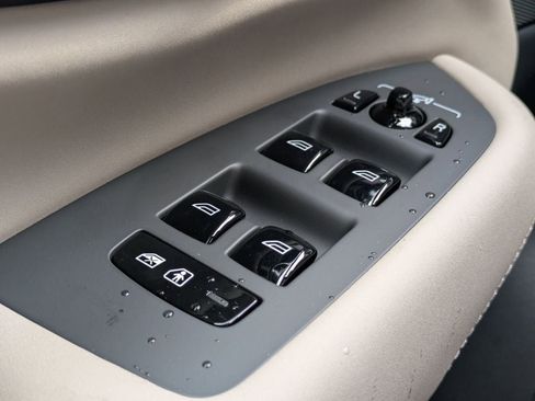 New 2026 Volvo XC90 B6 Plus w/ Protection Package Premier image 35