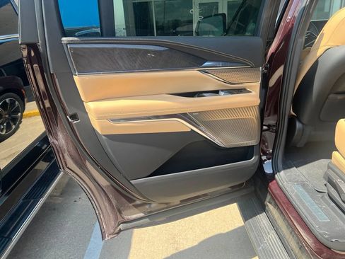 Certified 2025 Cadillac Escalade IQ Sport 2 AWD/4WD image 9
