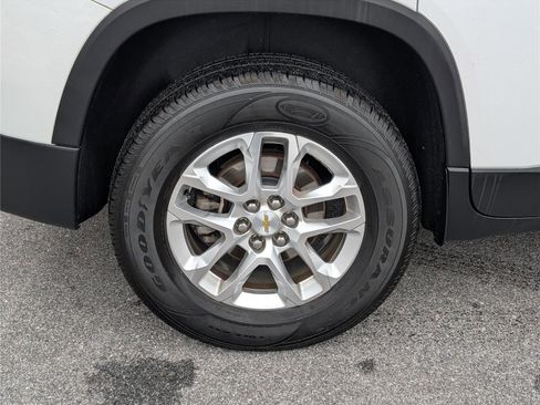 Used 2018 Chevrolet Traverse LT image 9