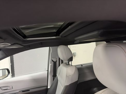 Used 2023 Toyota Sienna XSE w/ XSE Plus Package image 12