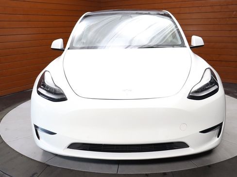 Used 2023 Tesla Model Y Long Range image 2