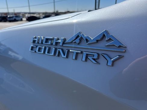 Used 2020 Chevrolet Silverado 1500 High Country w/ Technology Package AWD/4WD image 12