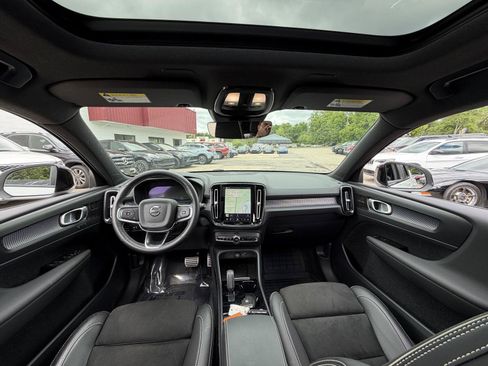 Used 2021 Volvo XC40 P8 Recharge w/ Advanced Package AWD/4WD image 23