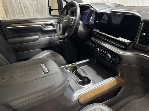 Used 2024 Chevrolet Silverado 2500 High Country w/ High Country Premium Package image 30