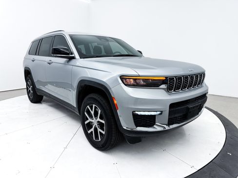 Used 2024 Jeep Grand Cherokee L Limited w/ Luxury Tech Group II image 13