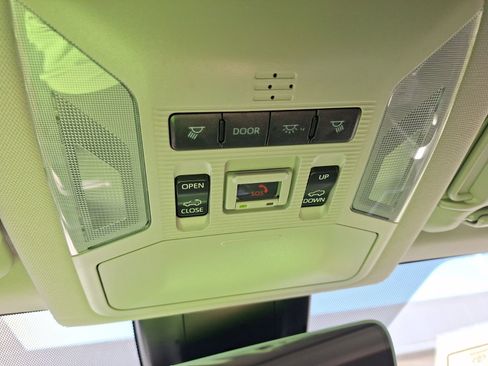 Used 2022 Toyota RAV4 Limited image 30