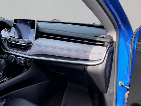 Used 2022 Jeep Compass Latitude w/ Sun and Sound Group image 18