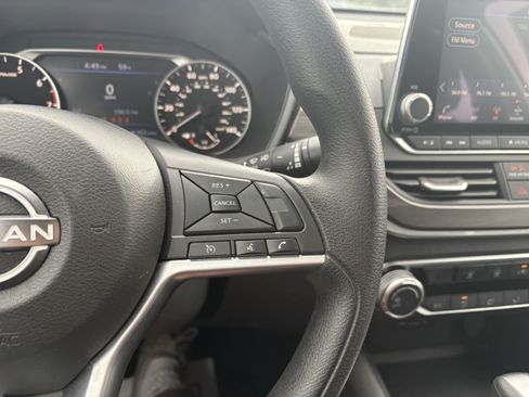 Used 2025 Nissan Altima 2.5 SV FWD image 18