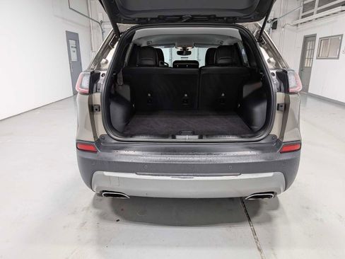 Used 2019 Jeep Cherokee Limited image 40